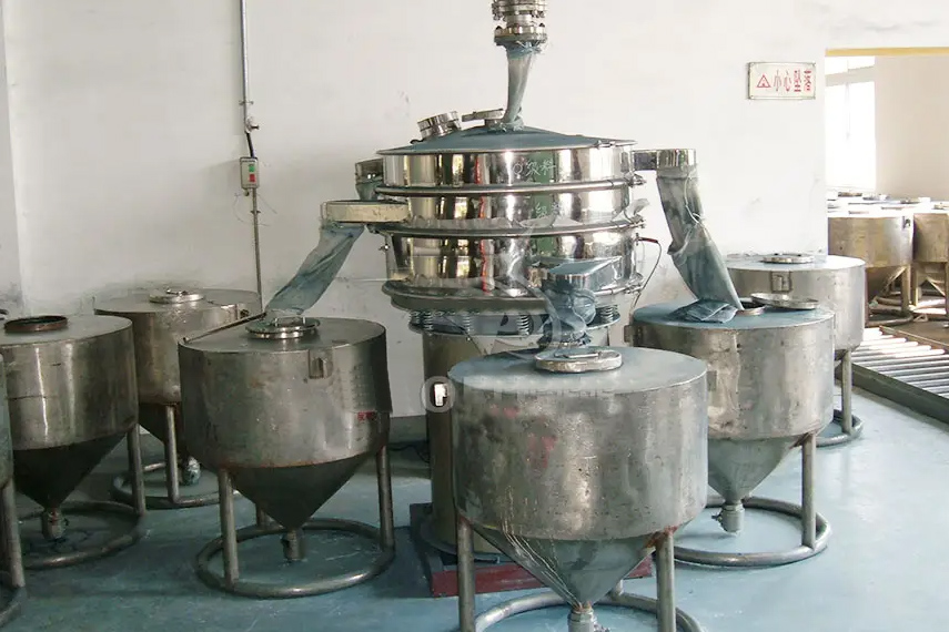 振蕩篩主要特點：換網(wǎng)容易，全封閉模式粉末不飛揚，可連續(xù)作業(yè)